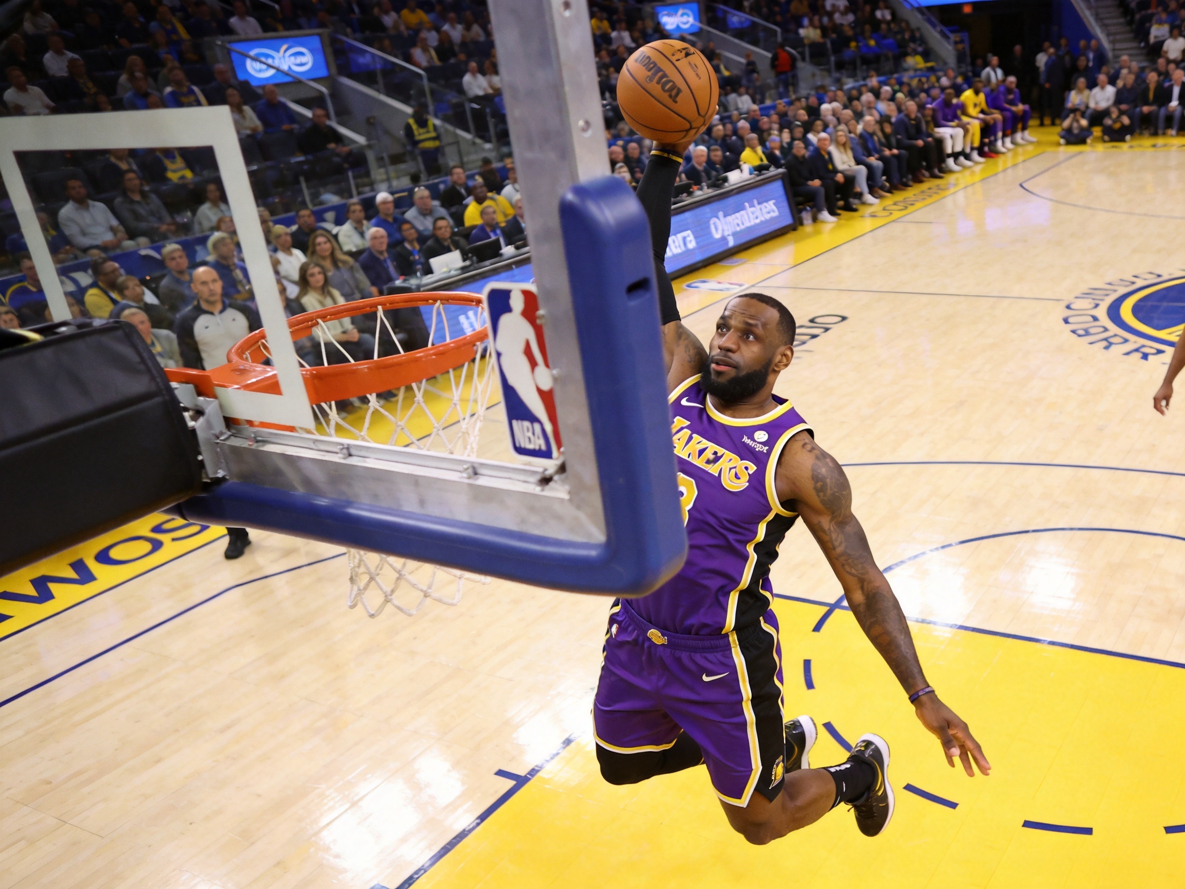 NBA赛事 詹姆斯扣篮